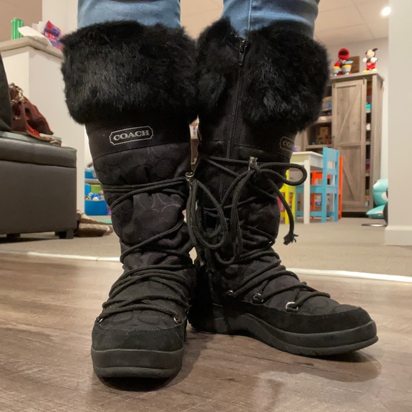 Adorable COACH winter Boots - Picture 4 of 7